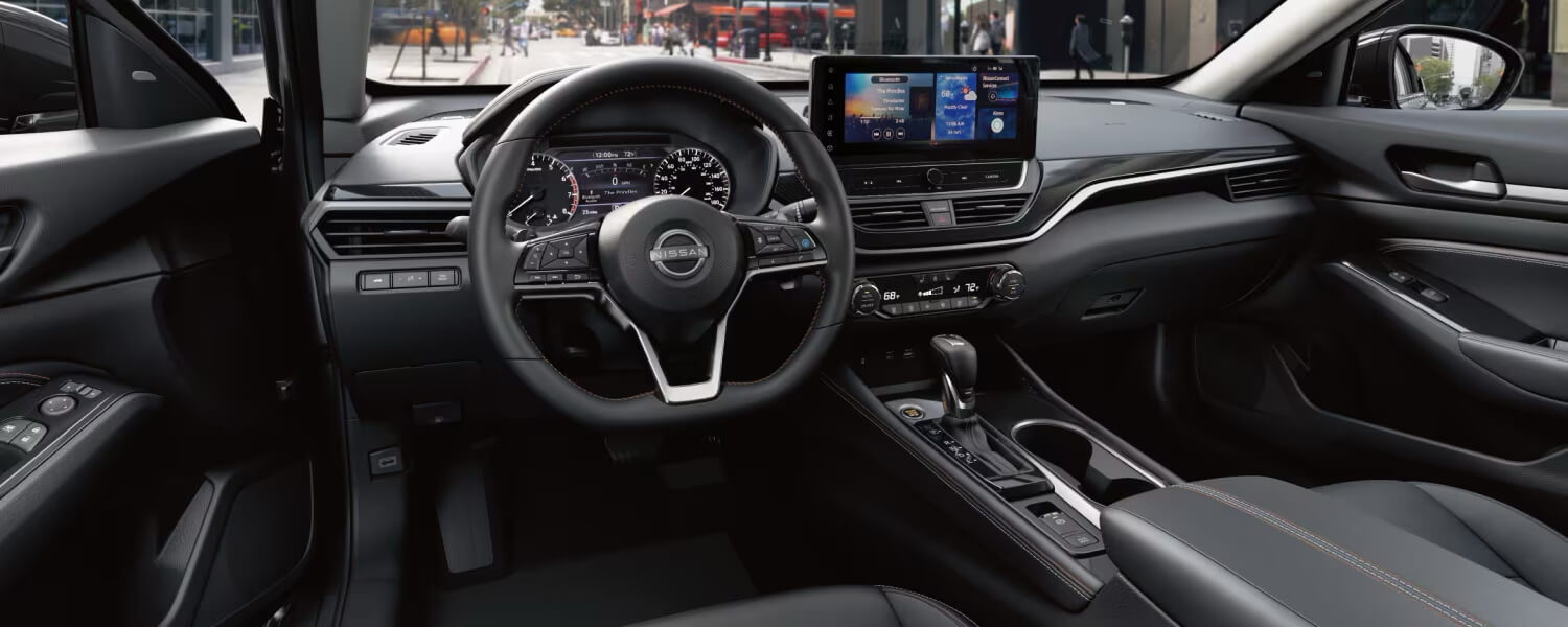 Technologies avancées pour une conduite sereine de la Nissan Altima 2025.