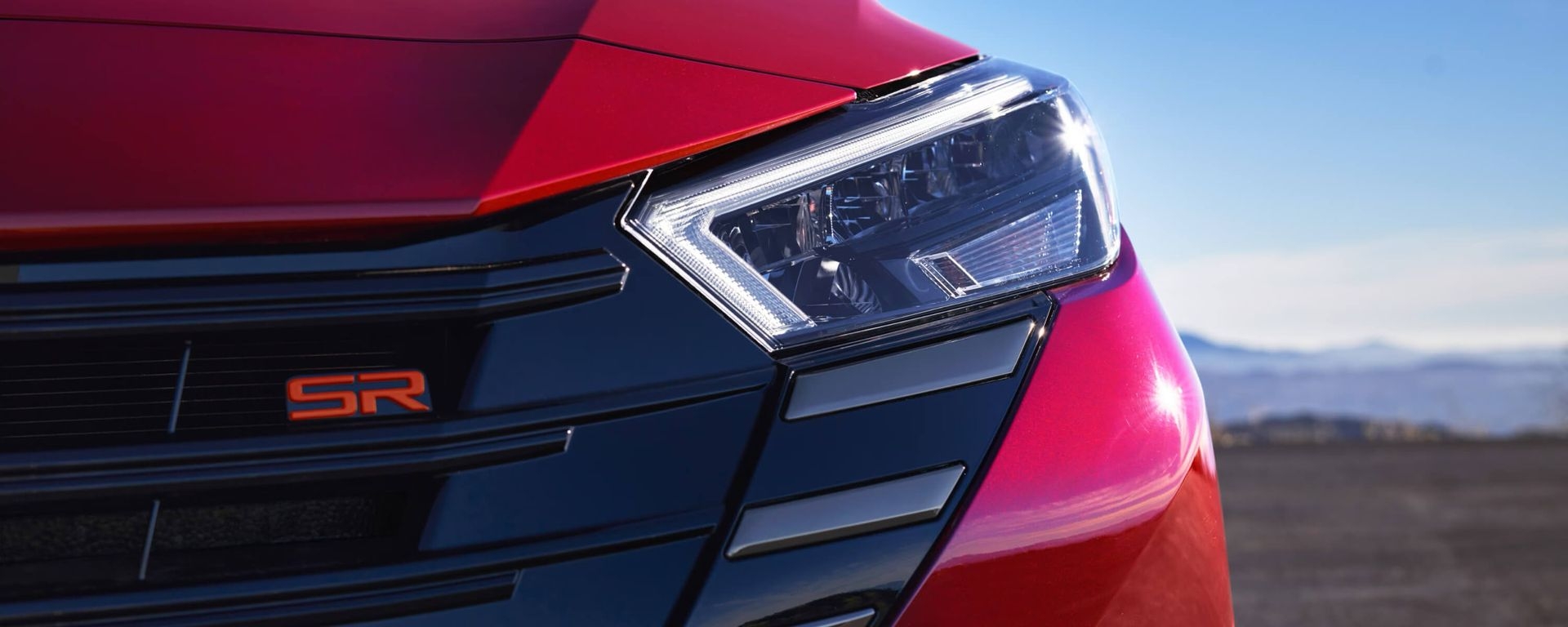 Phare avant de la Nissan Versa 2025.